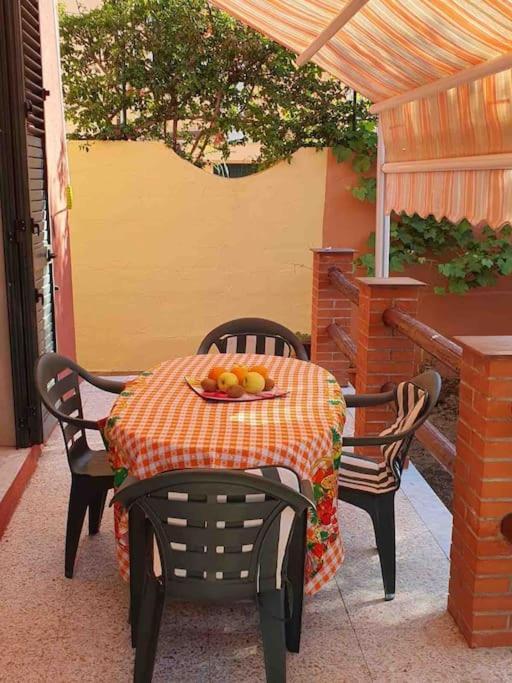 Casa Indipendente Zona Centrale La Maddalena  Dış mekan fotoğraf