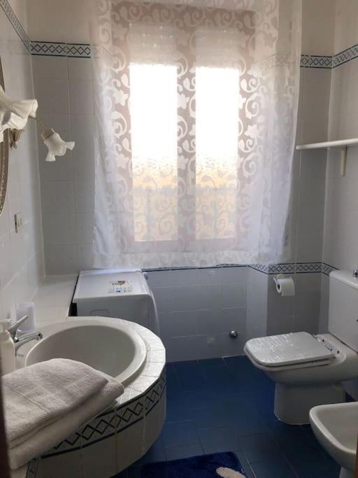 Casa Indipendente Zona Centrale La Maddalena  Dış mekan fotoğraf
